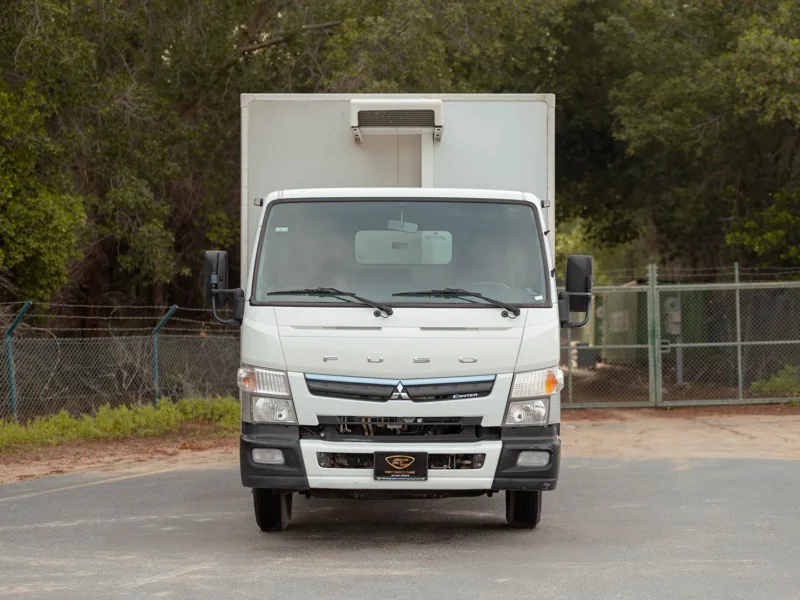 2023 Mitsubishi Canter Chiller Box Manual 4.0L 4-Cylinder Diesel Engine White Grey Truck GCC