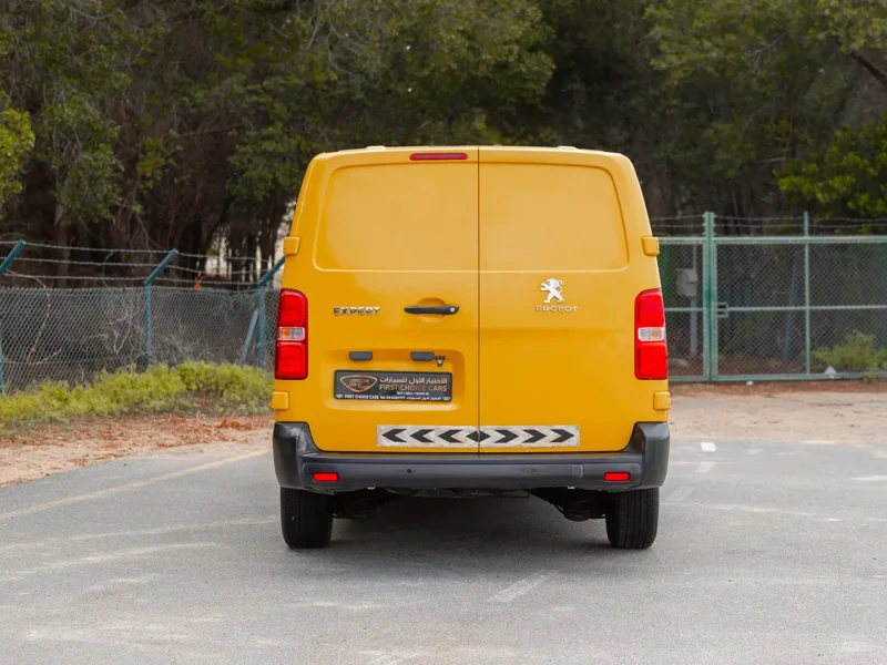 2022 Peugeot Expert L3 2.0 Litres 4 Cylinders Diesel Engine Yellow Black Panel Van GCC Specs