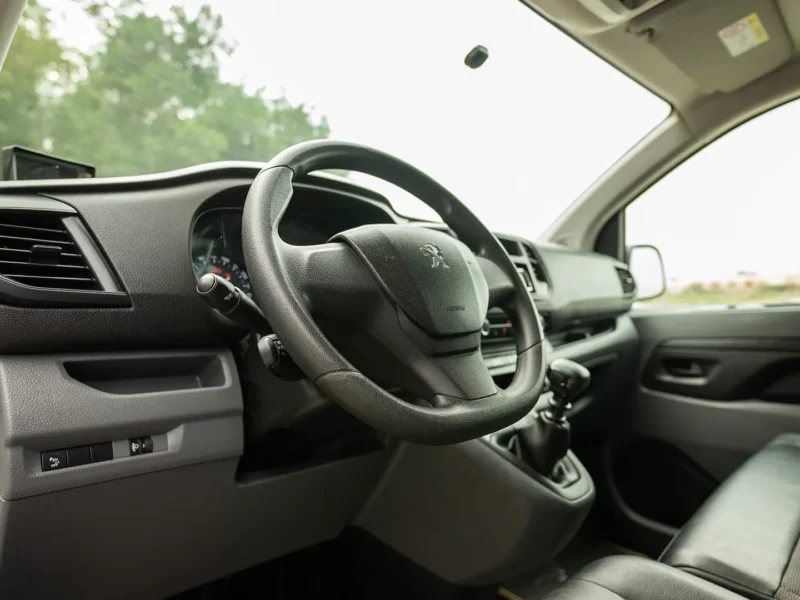 2022 Peugeot Expert L3 2.0 Litres 4 Cylinders Diesel Engine Yellow Black Panel Van GCC Specs