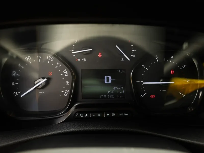 2022 Peugeot Expert L3 2.0 Litres 4 Cylinders Diesel Engine Yellow Black Panel Van GCC Specs