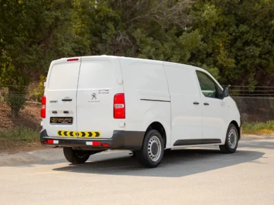2022 Peugeot Expert L3 2.0 Litres 4 Cylinders Diesel Engine White Black Panel Van GCC Specs