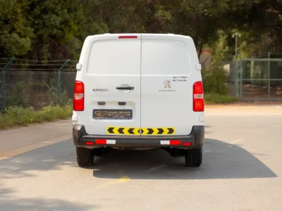 2022 Peugeot Expert L3 2.0 Litres 4 Cylinders Diesel Engine White Black Panel Van GCC Specs