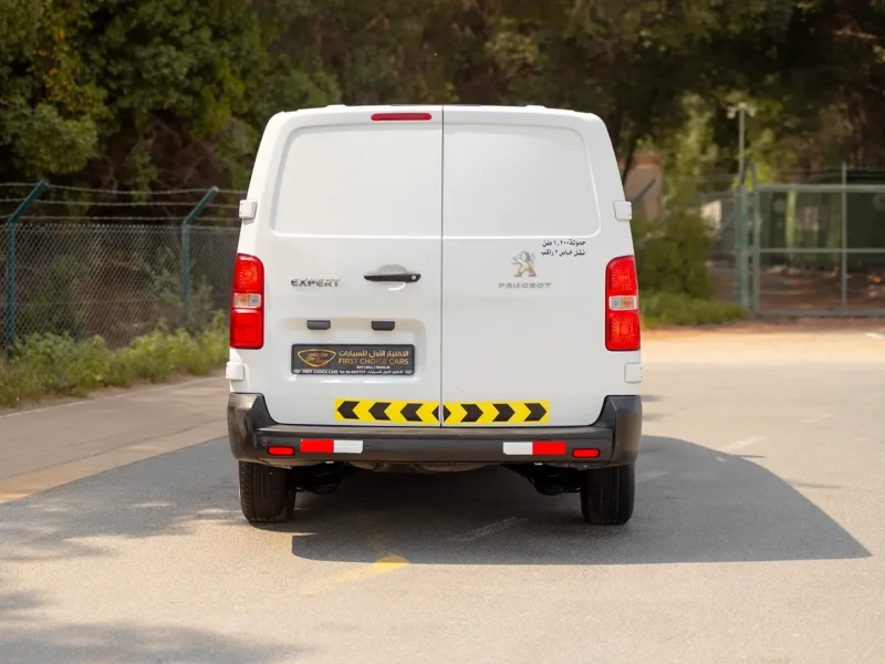 2022 Peugeot Expert L3 2.0 Litres 4 Cylinders Diesel Engine White Black Panel Van GCC Specs