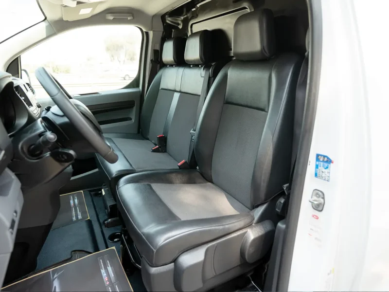 2022 Peugeot Expert L3 2.0 Litres 4 Cylinders Diesel Engine White Black Panel Van GCC Specs