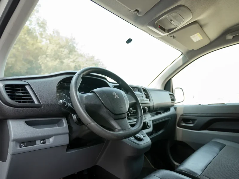 2022 Peugeot Expert L3 2.0 Litres 4 Cylinders Diesel Engine White Black Panel Van GCC Specs
