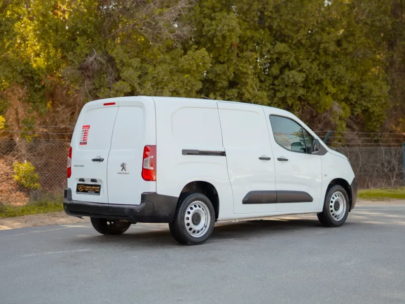 2022 Peugeot Partner Long Van 1.6 Litres 4 Cylinders Petrol White Grey Panel Van GCC Specs