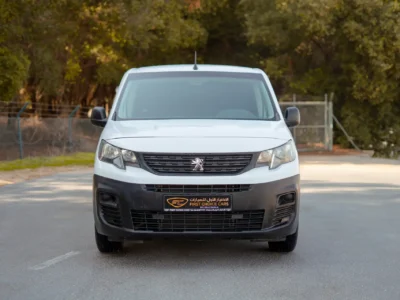 2022 Peugeot Partner Long Van 1.6 Litres 4 Cylinders Petrol White Grey Panel Van GCC Specs