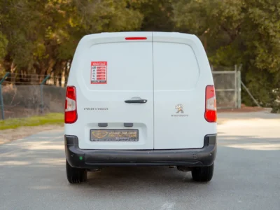 2022 Peugeot Partner Long Van 1.6 Litres 4 Cylinders Petrol White Grey Panel Van GCC Specs