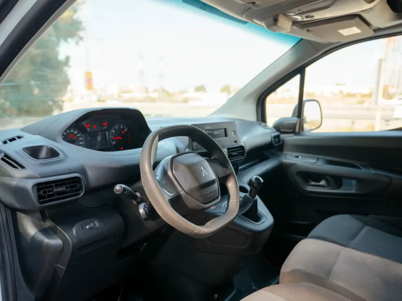 2022 Peugeot Partner Long Van 1.6 Litres 4 Cylinders Petrol White Grey Panel Van GCC Specs