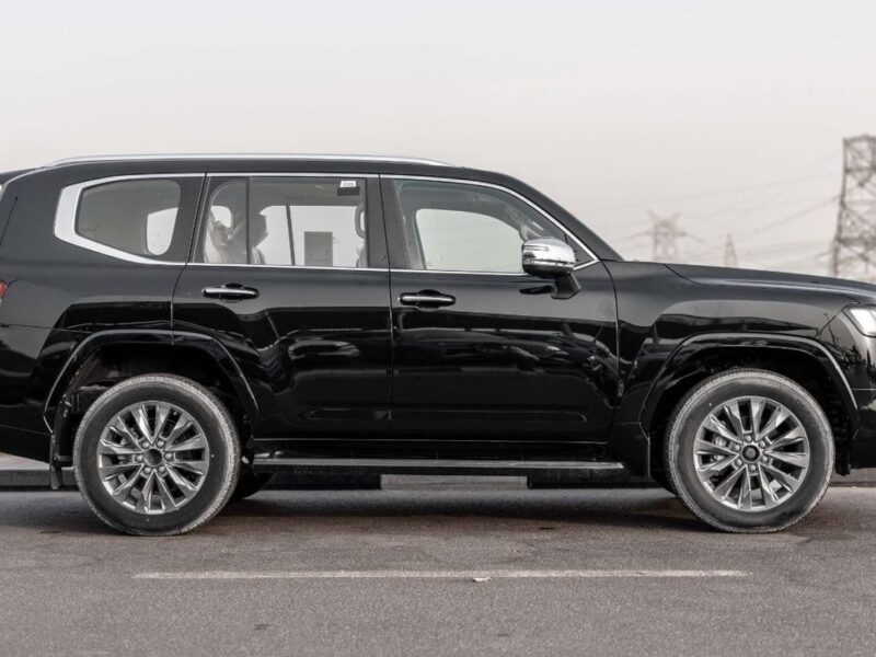 2025 Toyota Land Cruiser VX 4.0 Litres V6 Petrol Engine Black Beige SUV GCC Specs