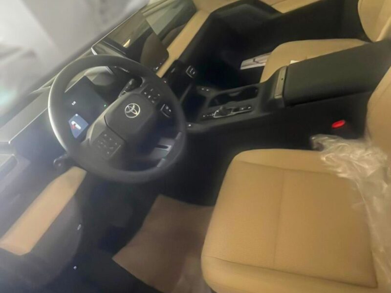 2026 Toyota Rav 4 Limited 2.5L 4-Cylinder Hybrid Petrol Engine Blue Beige SUV GCC Specs