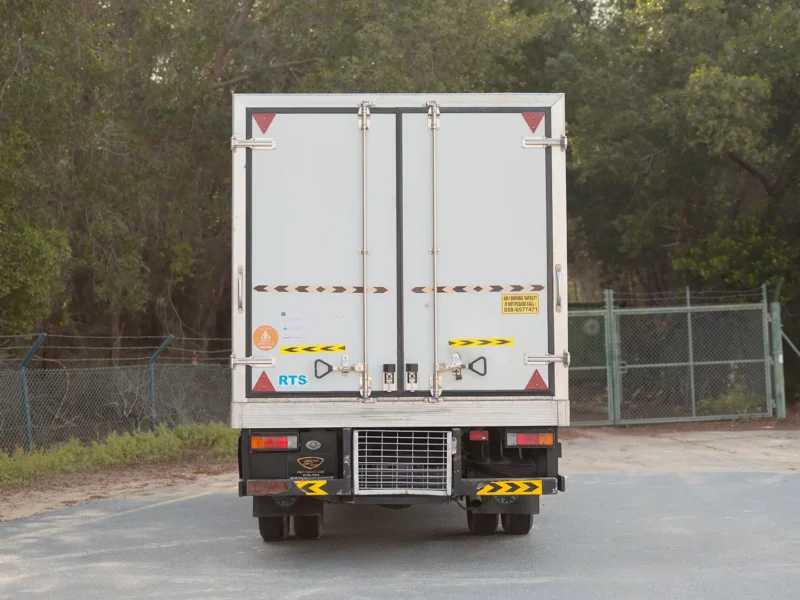2020 Mitsubishi Canter Chiller Box 4.0L 4-Cylinder Diesel Engine White Grey Truck Manual GCC Specs