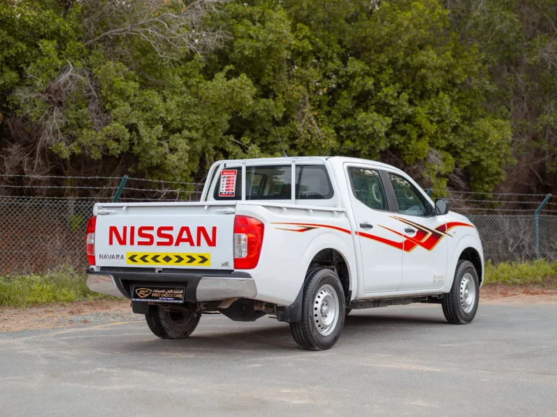 2022 Nissan Navara SE 2.5 Litres 4 Cylinders Petrol Engine White Grey Pickup Truck GCC Specs MT