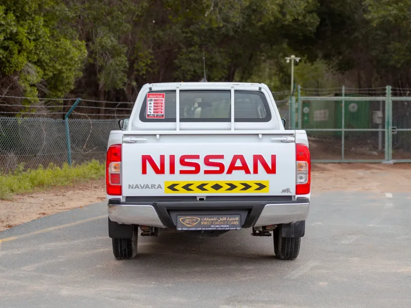 2022 Nissan Navara SE 2.5 Litres 4 Cylinders Petrol Engine White Grey Pickup Truck GCC Specs MT
