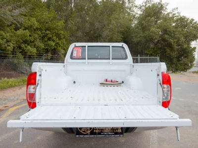 2022 Nissan Navara SE 2.5 Litres 4 Cylinders Petrol Engine White Grey Pickup Truck GCC Specs MT
