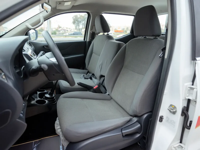 2022 Nissan Navara SE 2.5 Litres 4 Cylinders Petrol Engine White Grey Pickup Truck GCC Specs MT