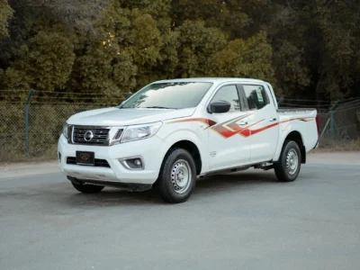 2022 Nissan Navara SE 2.5L 4 Cylinders Petrol Engine Automatic White Red Pickup Truck GCC Specs