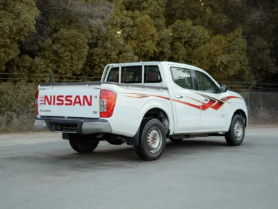 2022 Nissan Navara SE 2.5L 4 Cylinders Petrol Engine Automatic White Red Pickup Truck GCC Specs