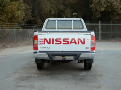 2022 Nissan Navara SE 2.5L 4 Cylinders Petrol Engine Automatic White Red Pickup Truck GCC Specs