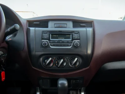 2022 Nissan Navara SE 2.5L 4 Cylinders Petrol Engine Automatic White Red Pickup Truck GCC Specs