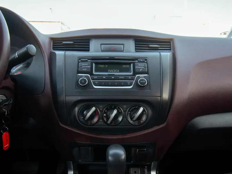 2022 Nissan Navara SE 2.5L 4 Cylinders Petrol Engine Automatic White Red Pickup Truck GCC Specs