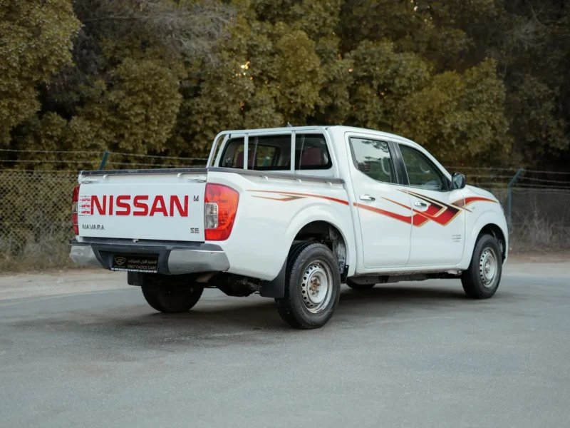 2022 Nissan Navara SE 2.5 Litres 4 Cylinders Petrol Engine White Red Pickup Truck GCC Specs MT
