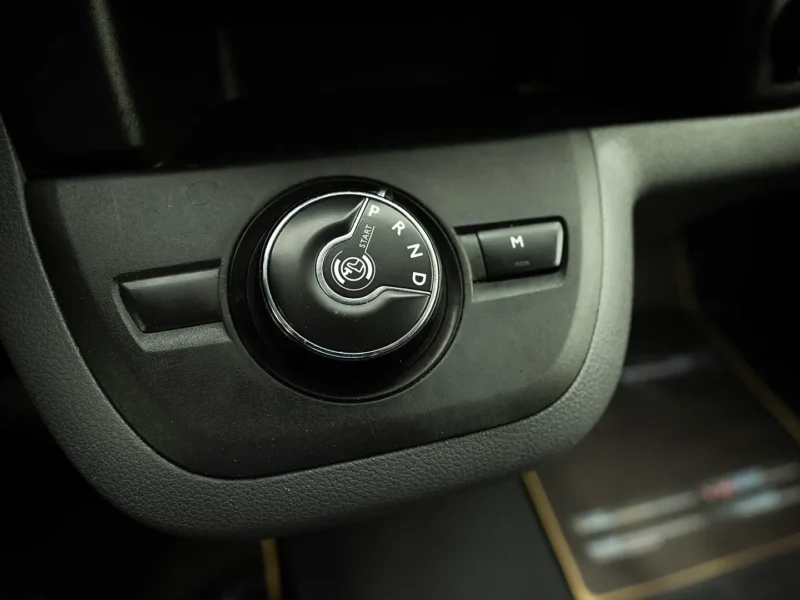 2022 Peugeot Expert L3 2.0L 4 Cylinders Diesel Engine Yellow Black Panel Van GCC Specs Automatic