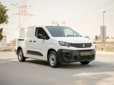 2022 Peugeot Partner Standard 1.6 Litres 4 Cylinders Petrol Engine White Grey Van GCC Specs