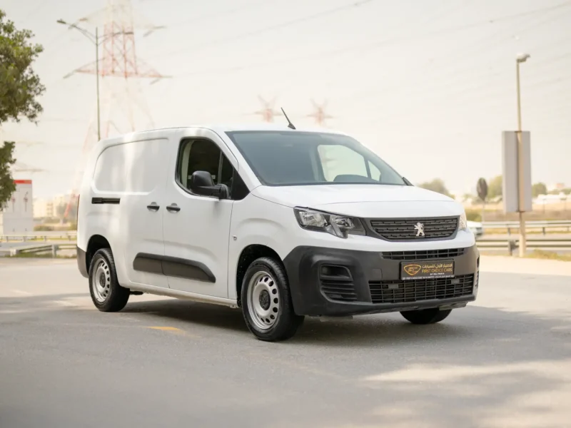 2022 Peugeot Partner Standard 1.6 Litres 4 Cylinders Petrol Engine White Grey Van GCC Specs