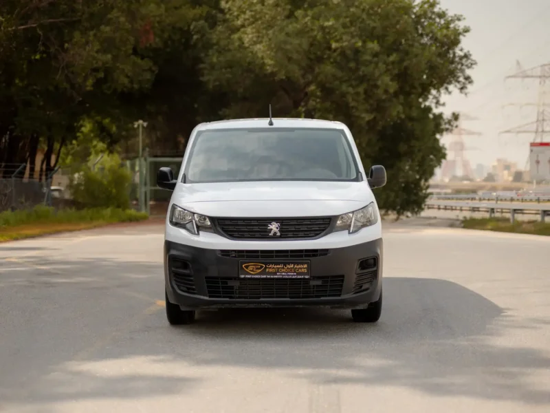 2022 Peugeot Partner Standard 1.6 Litres 4 Cylinders Petrol Engine White Grey Van GCC Specs