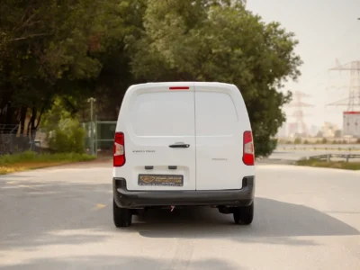 2022 Peugeot Partner Standard 1.6 Litres 4 Cylinders Petrol Engine White Grey Van GCC Specs