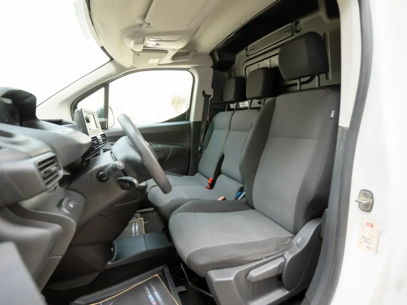 2022 Peugeot Partner Standard 1.6 Litres 4 Cylinders Petrol Engine White Grey Van GCC Specs