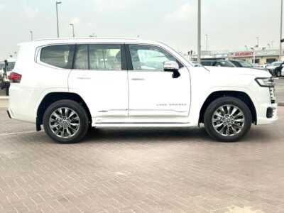2026 TOYOTA LAND CRUISER VXR 3.5L V6 TWIN TURBO Petrol Engine White Red SUV GCC