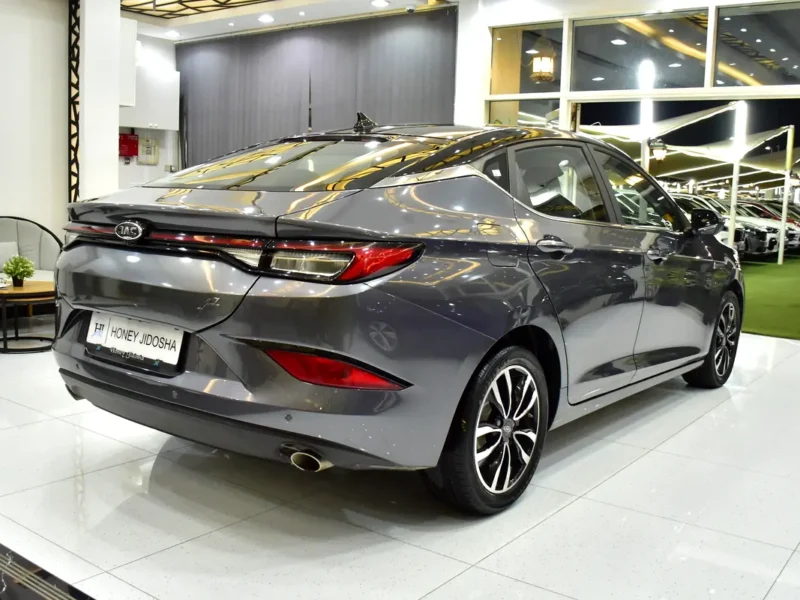 2024 JAC J7 Luxury 1.5L Turbocharged 4-cylinder Petrol Engine Grey Brown Sedan GCC Specs
