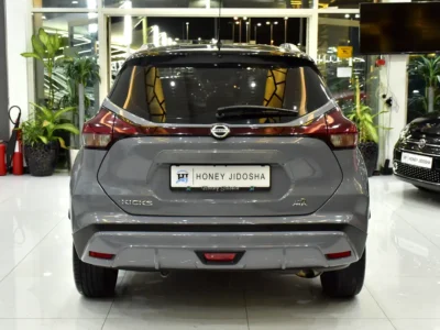 2022 Nissan Kicks SV 1.6 Litres 4 Cylinders Petrol Engine Grey Black Crossover GCC Specs