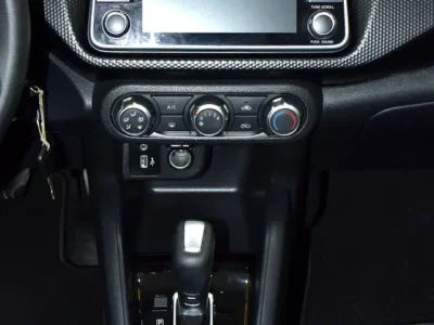 2022 Nissan Kicks SV 1.6 Litres 4 Cylinders Petrol Engine Grey Black Crossover GCC Specs