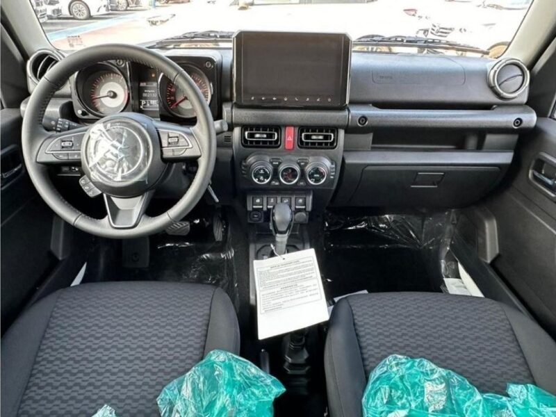 2024 Suzuki Jimny 1.5L VVT 4-cylinder Petrol Engine White Black SUV GCC Specs