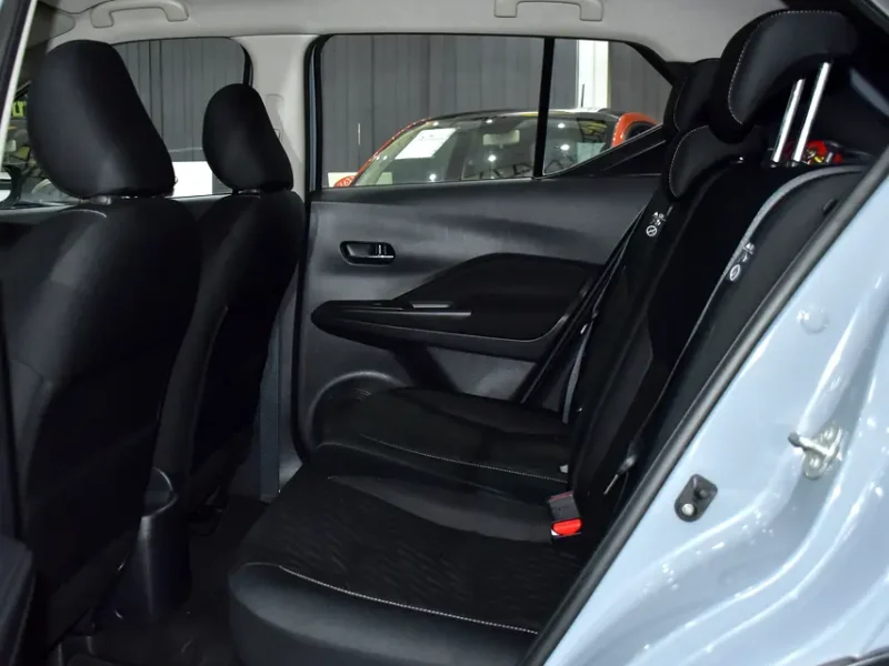 2022 Nissan Kicks SV 1.6 Litres 4 Cylinders Petrol Engine Grey Black Crossover GCC Specs