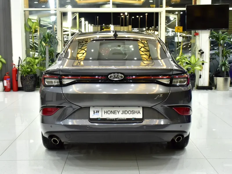 2024 JAC J7 Luxury 1.5L Turbocharged 4-cylinder Petrol Engine Grey Brown Sedan GCC Specs