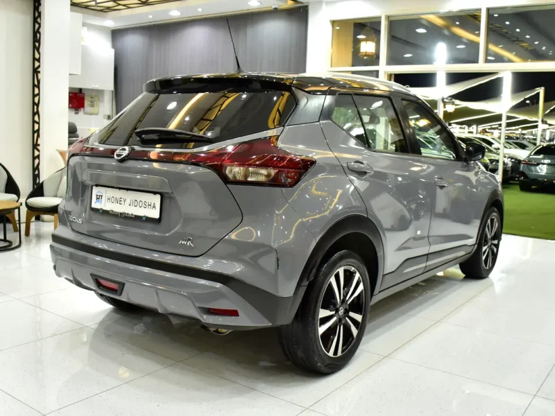 2022 Nissan Kicks SV 1.6 Litres 4 Cylinders Petrol Engine Grey Black Crossover GCC Specs
