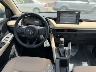 2026 TOYOTA YARIS 1.5 Litres 4 Cylinders Petrol Engine Black Beige Sedan GCC Specs