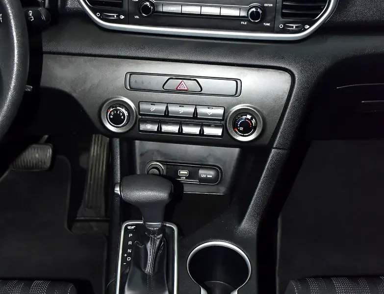 2021 Kia Sportage EX 2.4-liter 4-cylinder Petrol Engine Red Black SUV GCC Specs Automatic