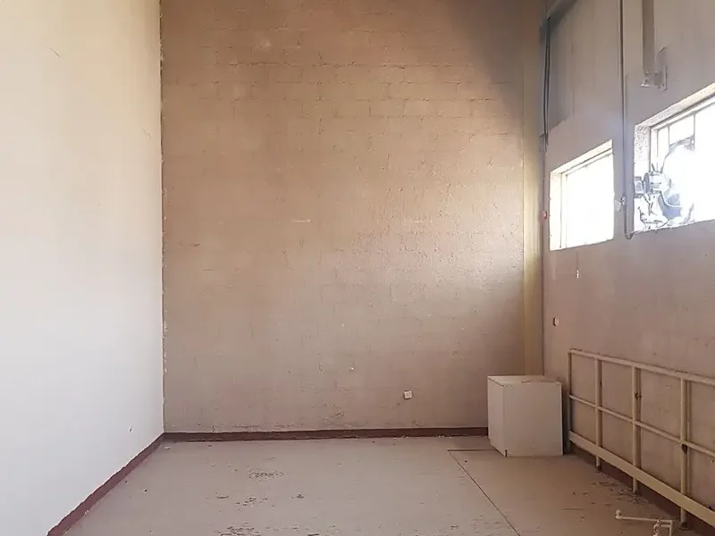 250 sqft Available on Mezzanine Floor with High Ceiling