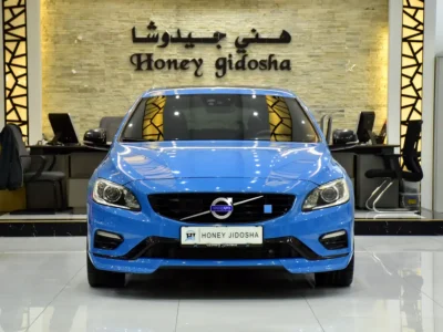 2016 Volvo V-Class T6 3.0 Litres 6 Cylinders Petrol Engine Blue Black Hatchback GCC