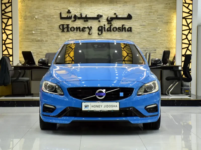 2016 Volvo V-Class T6 3.0 Litres 6 Cylinders Petrol Engine Blue Black Hatchback GCC