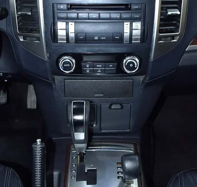 2012 Mitsubishi Pajero GLS 3.8 Litres V6 Petrol Engine White Black SUV GCC Specs