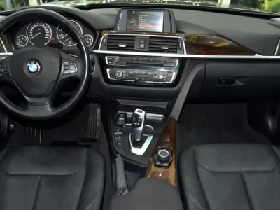 2016 BMW 3-Series 318i 1.5-liter Turbocharged 3-cylinder Engine Brown Black Sedan GCC