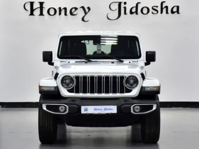 2024 Jeep Wrangler Sahara 2.0L Turbocharged Inline 4-cylinder Engine White Black SUV GCC