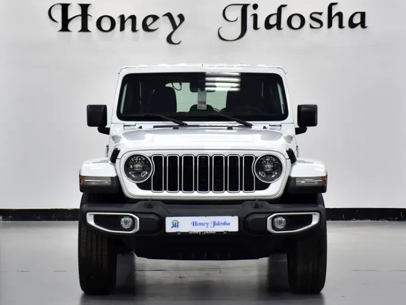 2024 Jeep Wrangler Sahara 2.0L Turbocharged Inline 4-cylinder Engine White Black SUV GCC