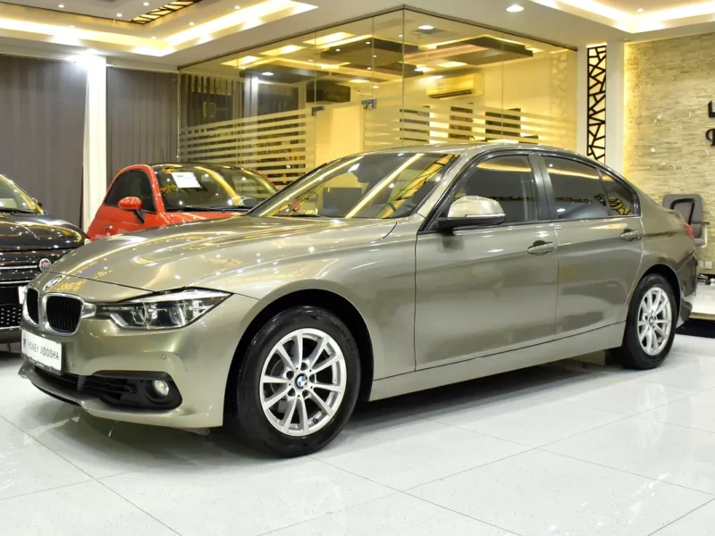 2016 BMW 3-Series 318i 1.5-liter Turbocharged 3-cylinder Engine Brown Black Sedan GCC